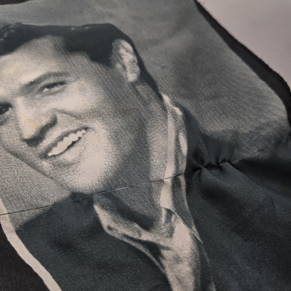 Elvis Presley 2003 Fan Collectible Scarf - Picture 5 of 8